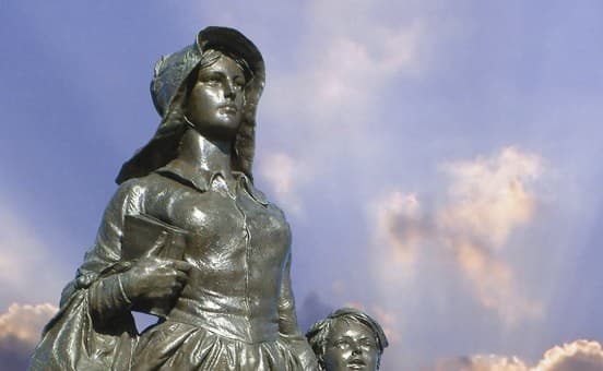 Pioneer Woman Museum & Statue